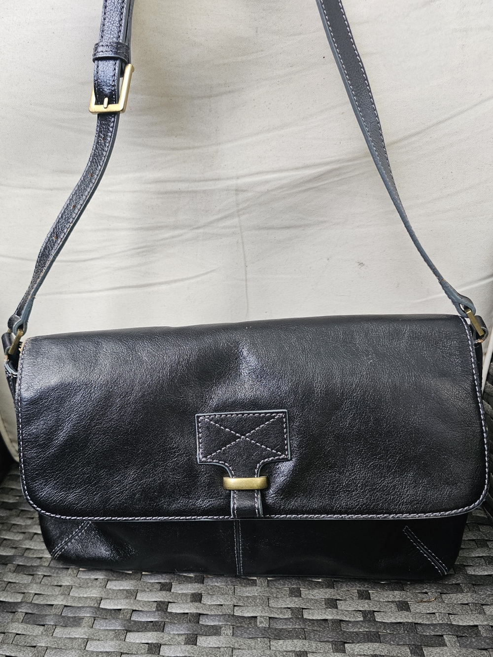 ROOMY Etienne Aigner Genuine Leather Vintage Black Medium Shoulder Bag.